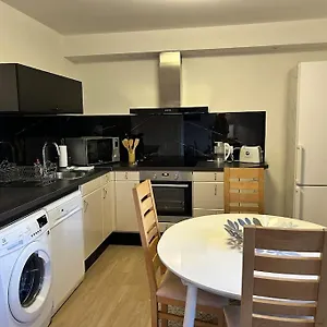 3 A Dans Maison Pour 2 A 8 Personnes , Annecy France